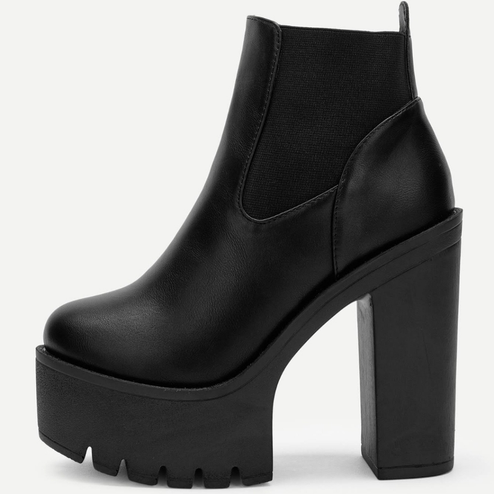 Solid Chucky boots